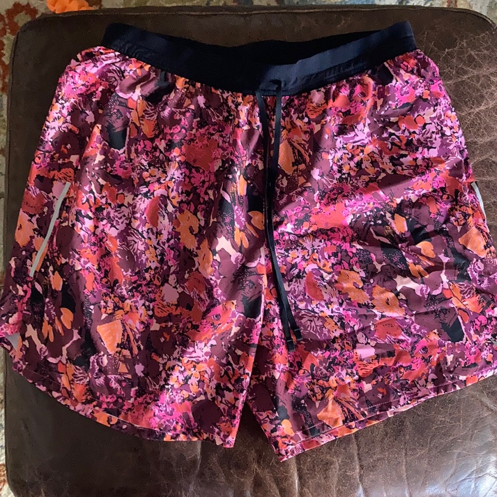 Nike 7in running shorts men’s large